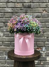Цветочная композиция из Гипсофила и Розы в шляпной коробке в Тюменцево