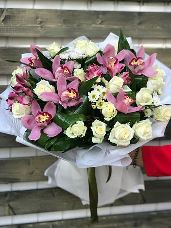 Букет цветов из: Розы и Хризантемы в Тюменцево