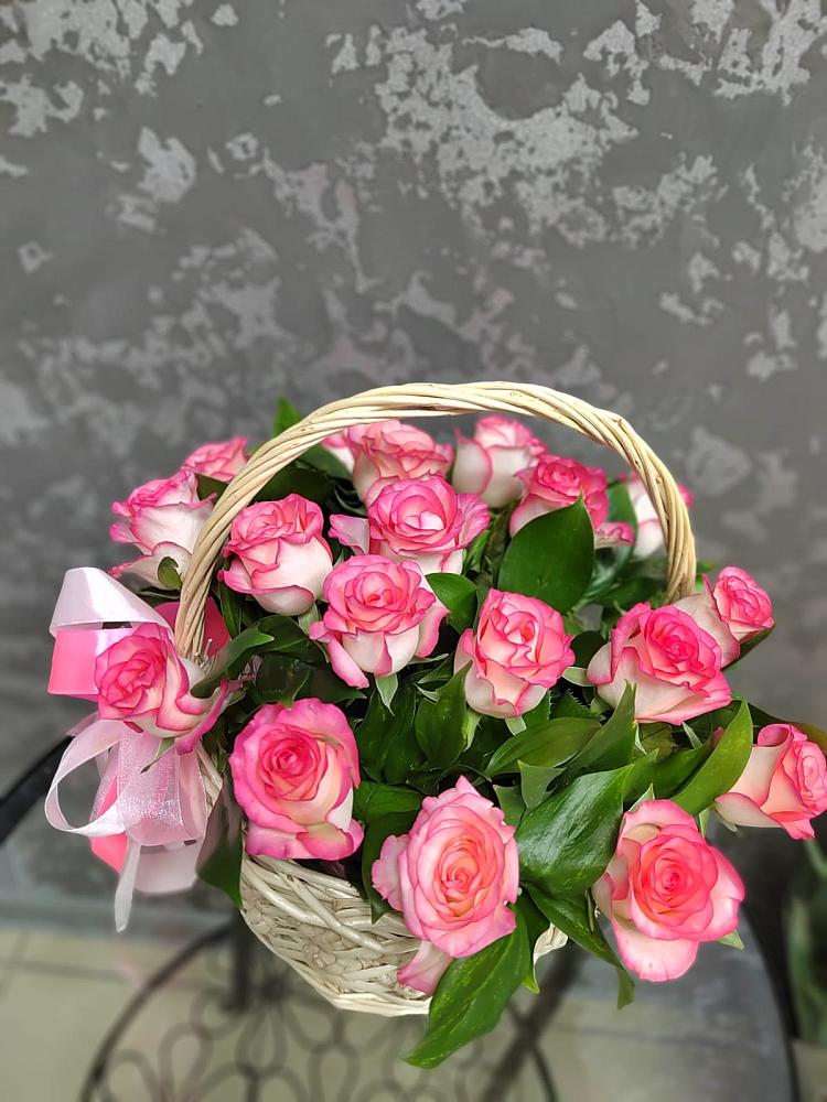 Цветочная композиция из Розы в корзине в Тюменцево