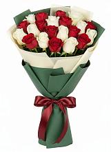 Букет Микс из красных и белых роз в Тюменцево