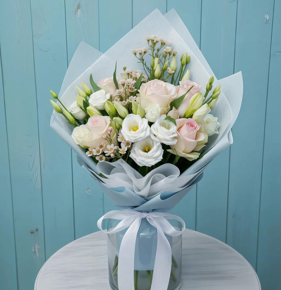 Букет цветов из: Розы и Лизиантусы в Тюменцево