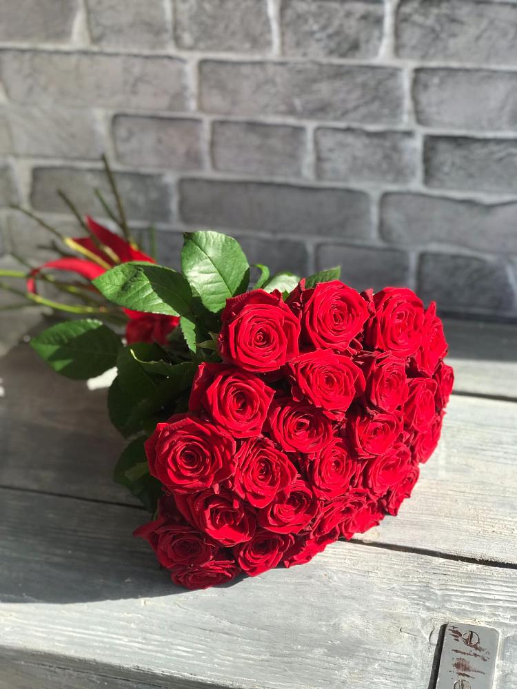 Букет Красные розы Фридом в Тюменцево