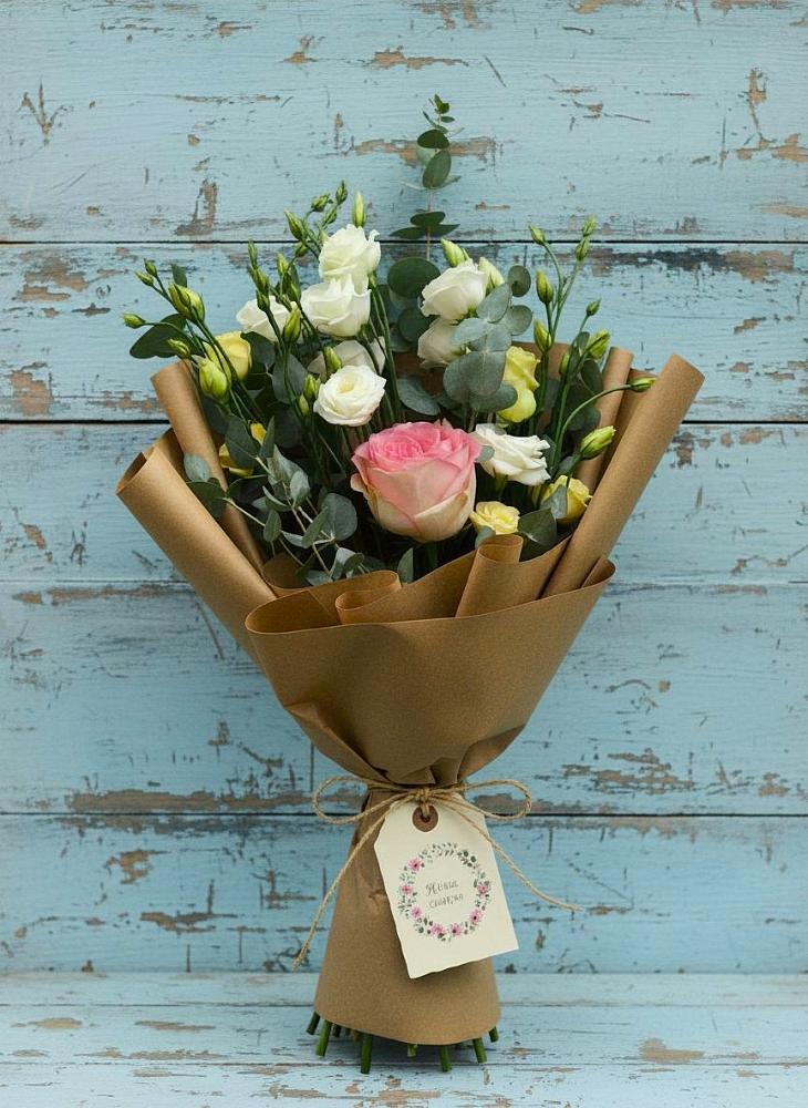 Букет цветов из: Розы и Лизиантусы в Тюменцево