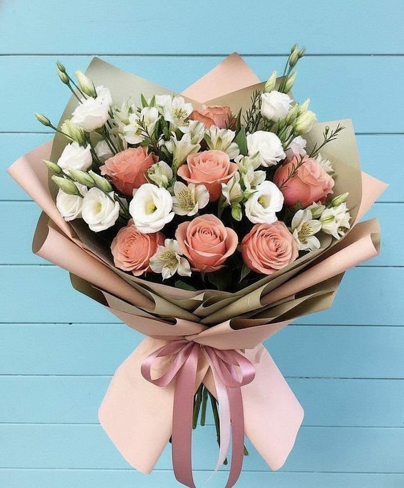 Букет цветов из: Розы, Альстромерии и Лизиантусы в Тюменцево
