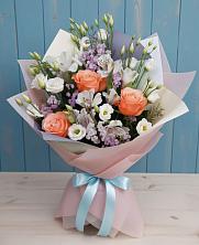 Букет цветов из:  Лизиантусы, Розы, Альстромерии и Гипсофила в Тюменцево