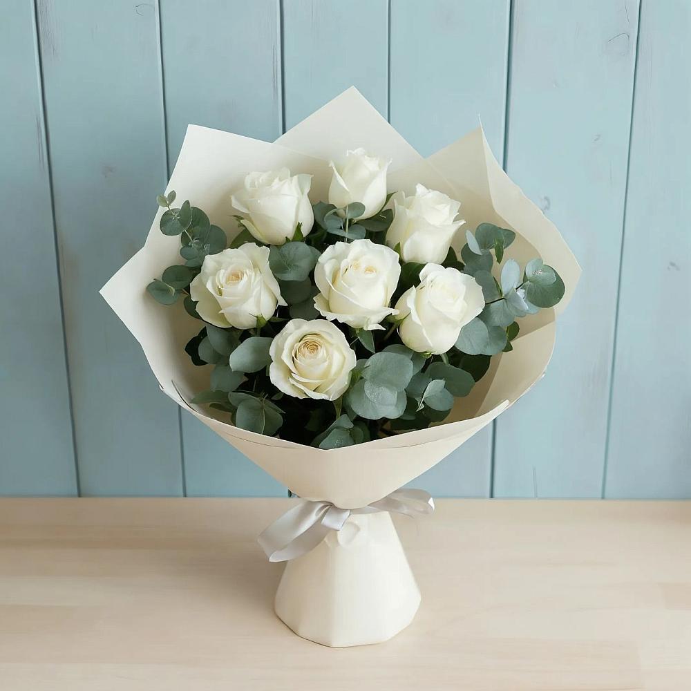Букет Белые розы в Эвкалипте в Тюменцево