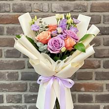 Букет цветов из:  Лизиантусы и Розы в Тюменцево