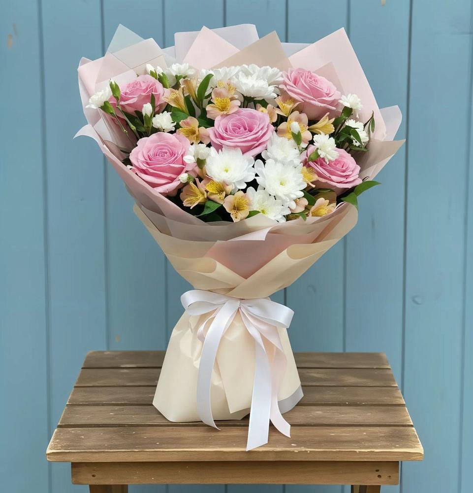 Букет цветов из: Гвоздики, Орхидеи и Розы в Тюменцево