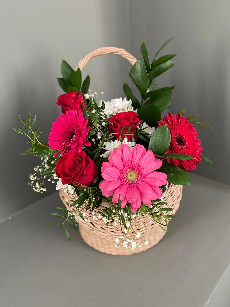 Цветочная композиция из Розы, Хризантемы и Герберы в корзине в Тюменцево
