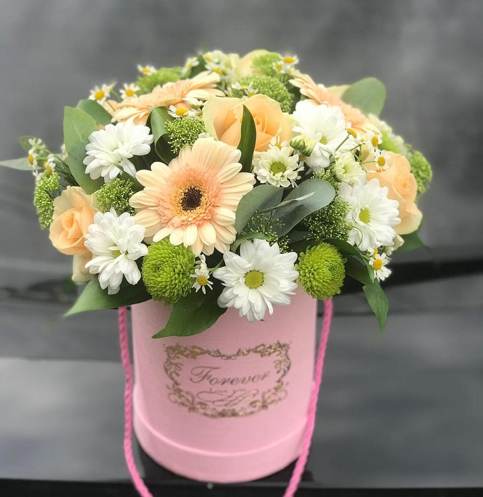 Цветочная композиция из Розы, Герберы и Хризантемы в шляпной коробке в Тюменцево