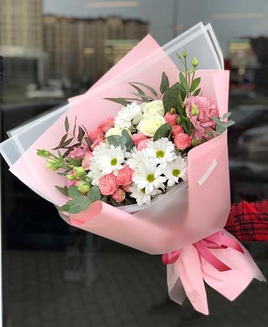 Букет цветов из: Розы, Лизиантусы и Хризантемы в Тюменцево