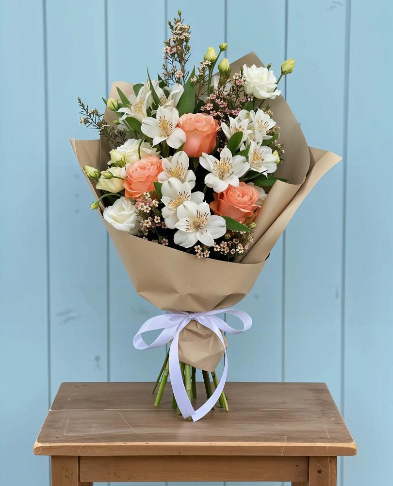 Букет цветов из: Альстромерии, Лизиантусы, Розы и Хризантемы в Тюменцево