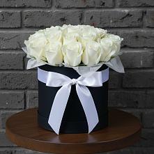 Цветочная композиция из Розы в шляпной коробке в Тюменцево